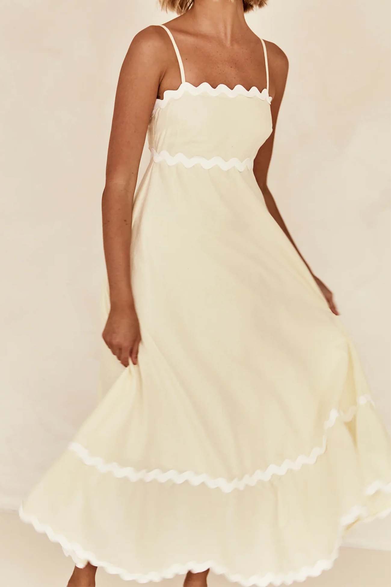 Beautifully Finished Dress in a Timeless Design