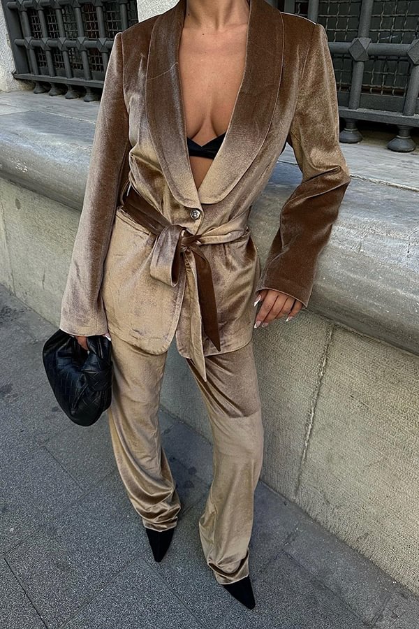 Classic Vintage Pants with a Flattering Fit
