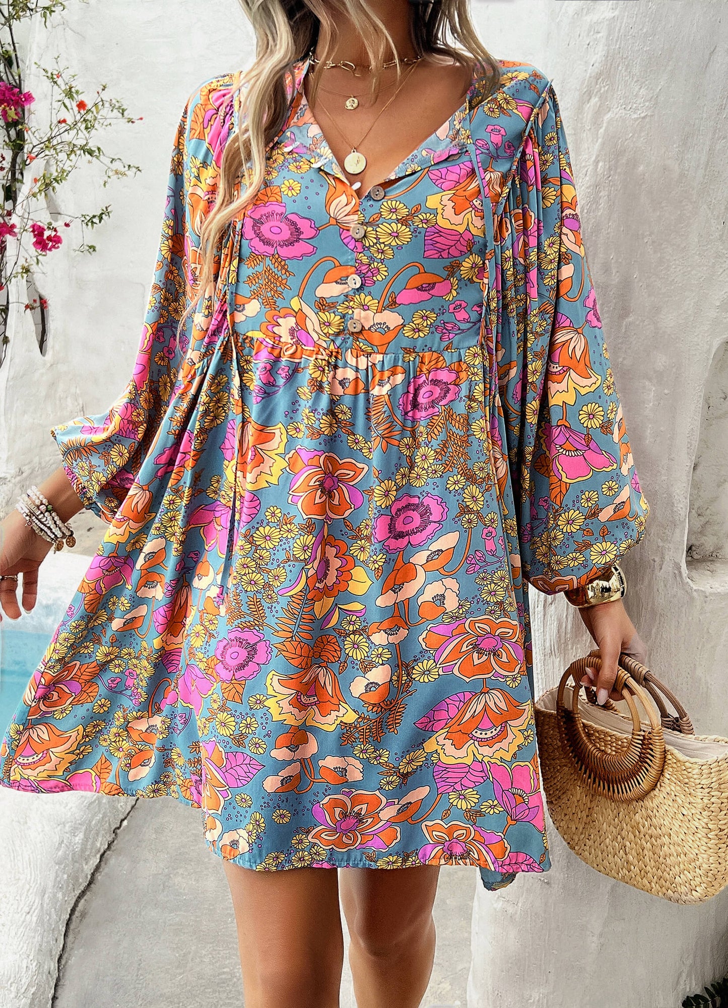 Effortlessly Elegant Dress with a Timeless Design
