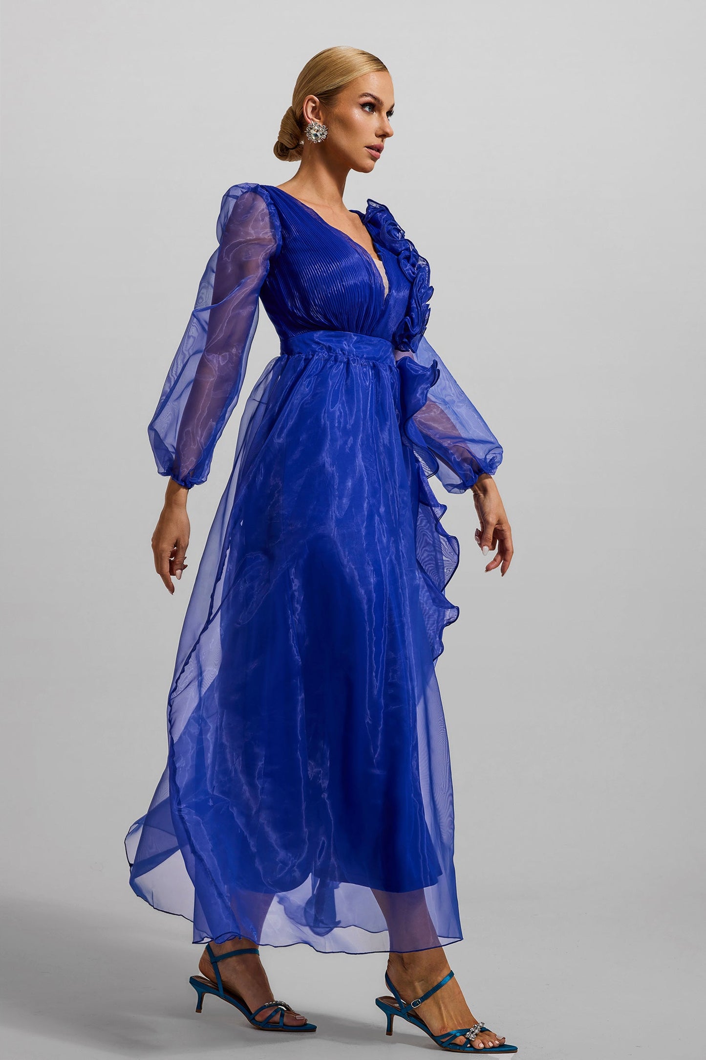 Well Tailored Dress with a Graceful Silhouette