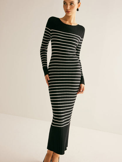 Classic Vintage Sweater with a Flattering Fit