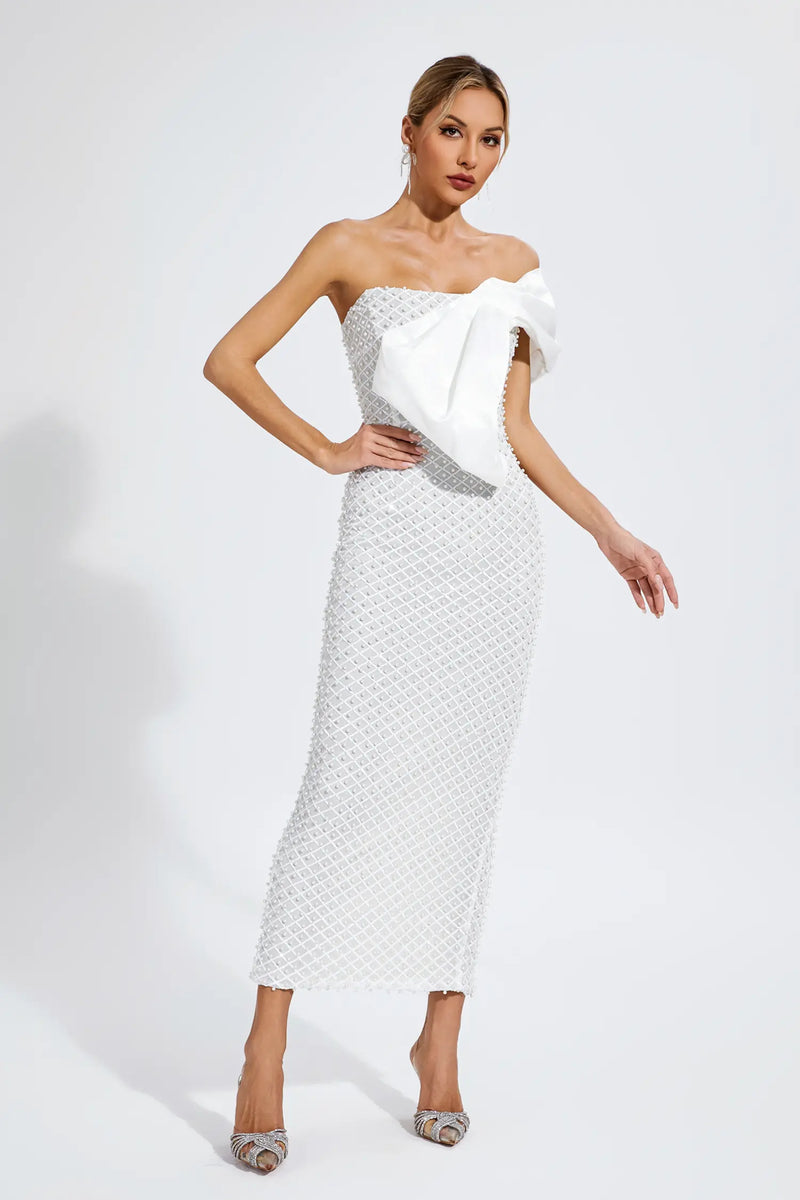 Well Tailored Dress with a Graceful Silhouette