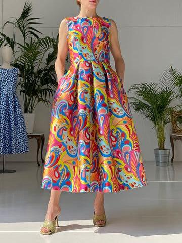 Effortlessly Elegant Dress with a Timeless Design