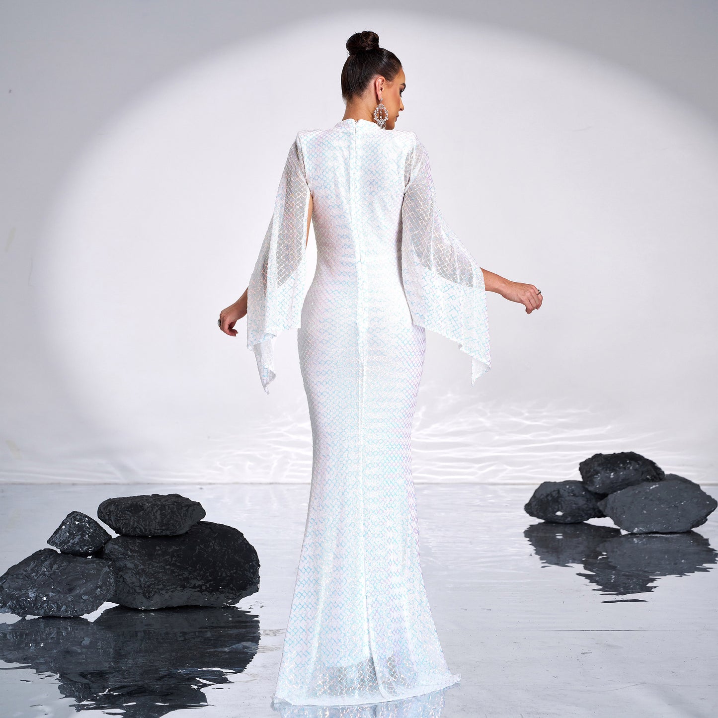 Well Tailored Dress with a Graceful Silhouette