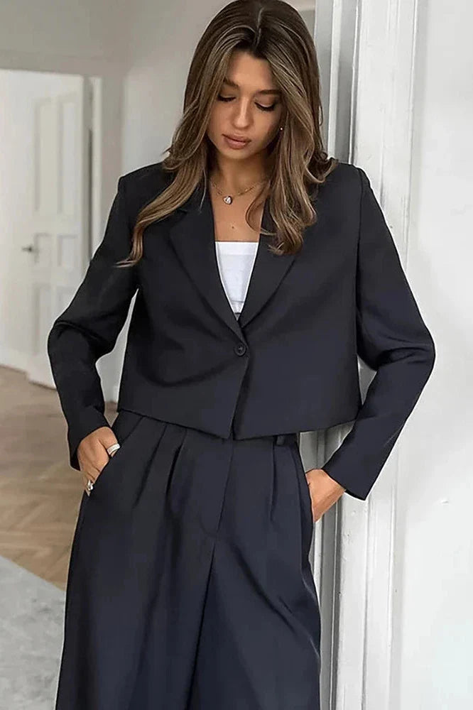 Well Tailored Pants with a Graceful Silhouette