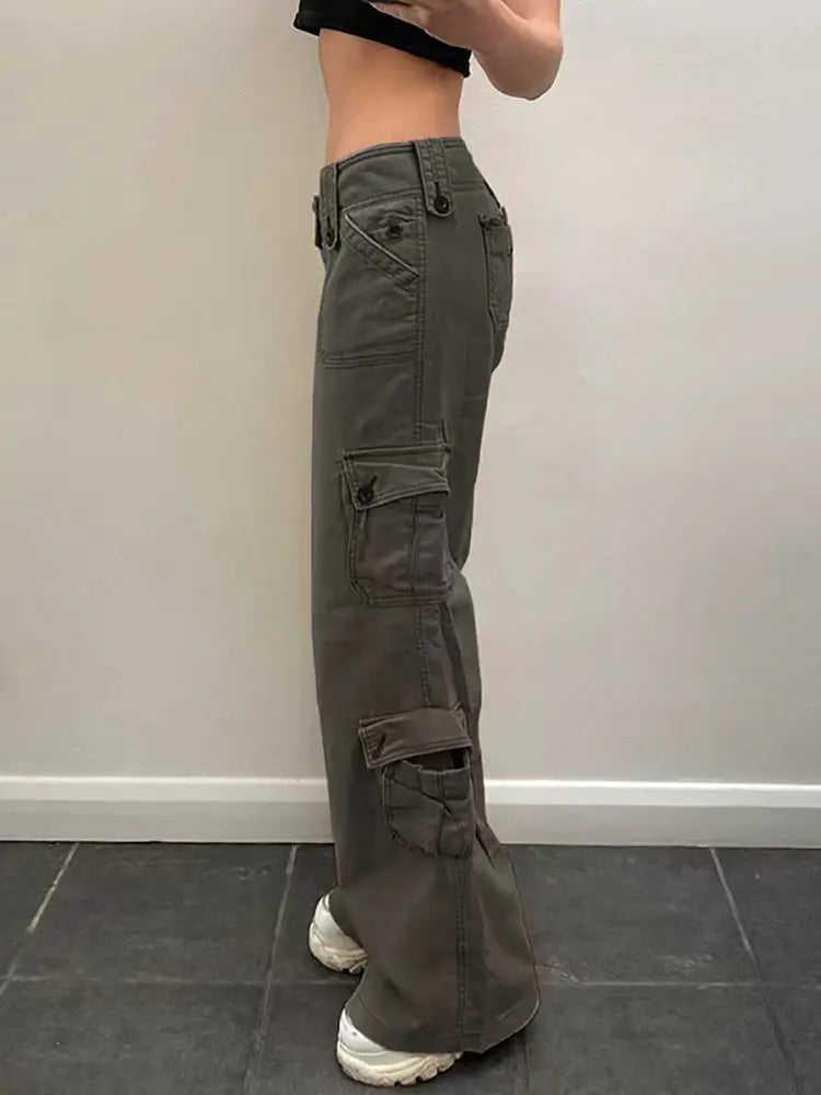 Effortlessly Elegant Pants with a Timeless Design