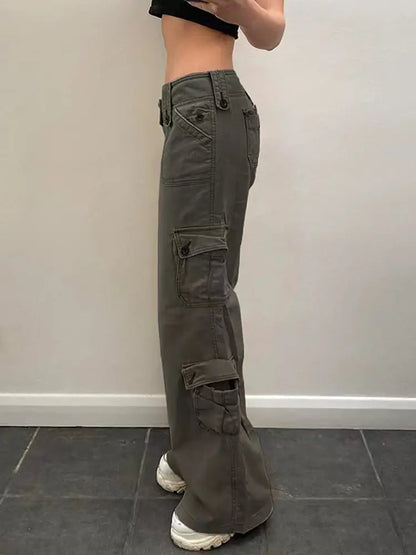Effortlessly Elegant Pants with a Timeless Design