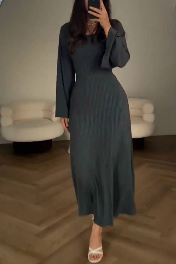 Well Tailored Dress with a Graceful Silhouette
