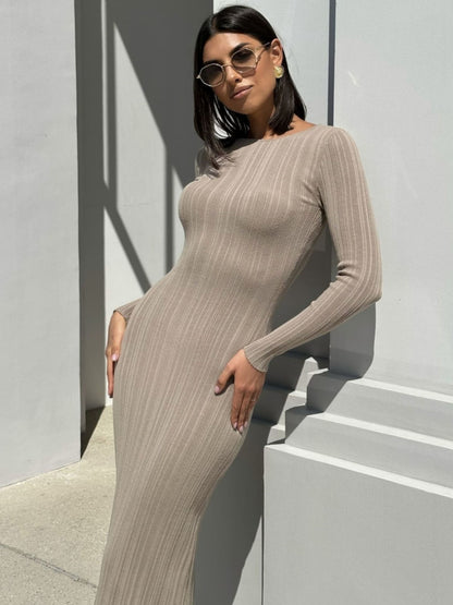 Well Tailored Sweater with a Graceful Silhouette
