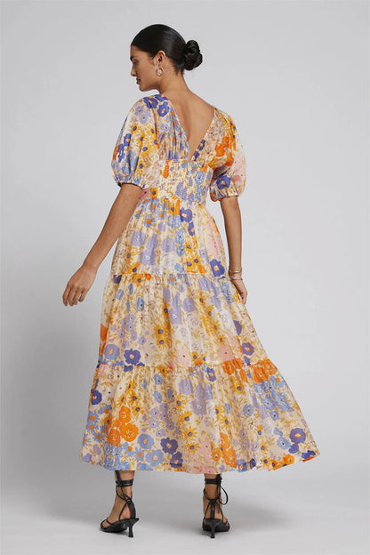 Effortlessly Elegant Dress with a Timeless Design