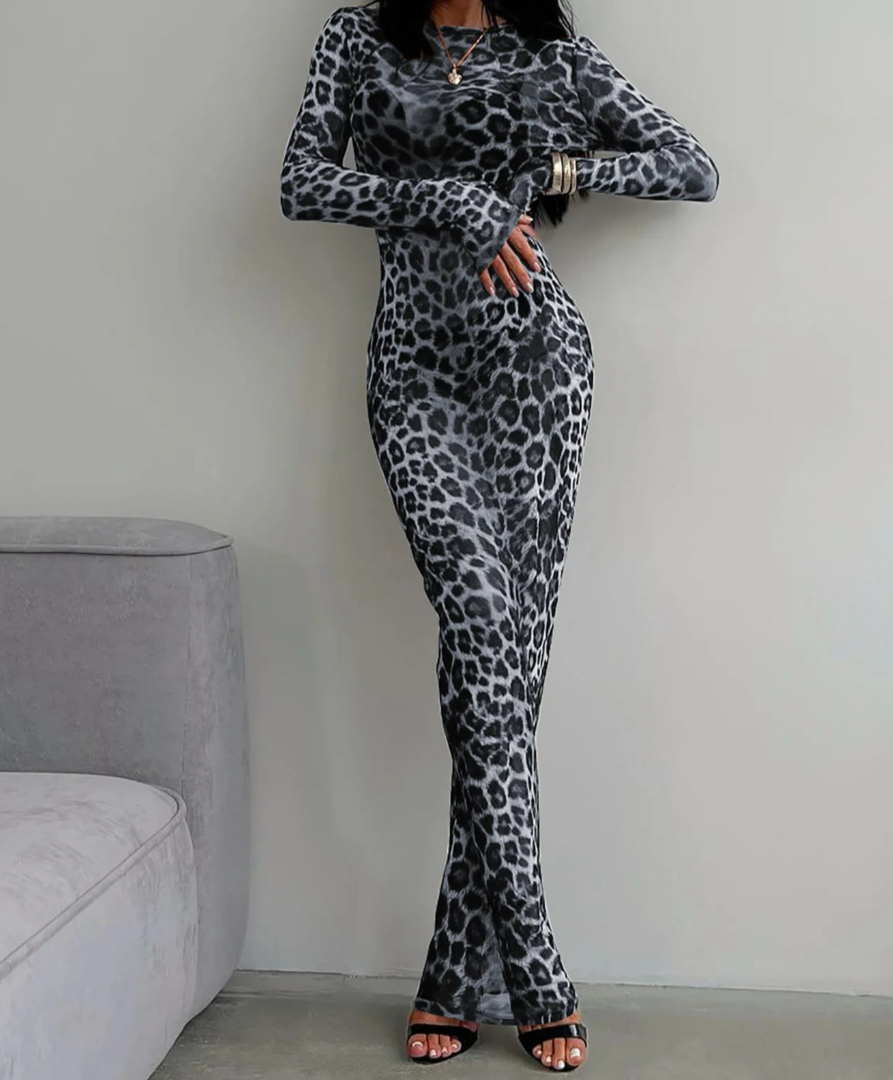 Well Tailored Dress with a Graceful Silhouette
