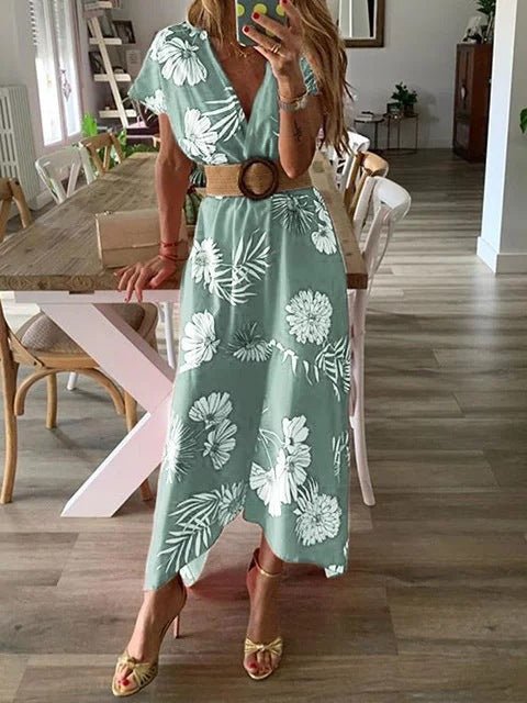 Classic Vintage Dress with a Flattering Fit