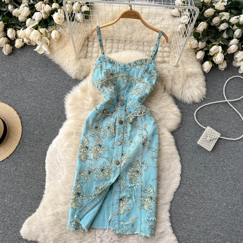 Beautifully Finished Dress in a Timeless Design