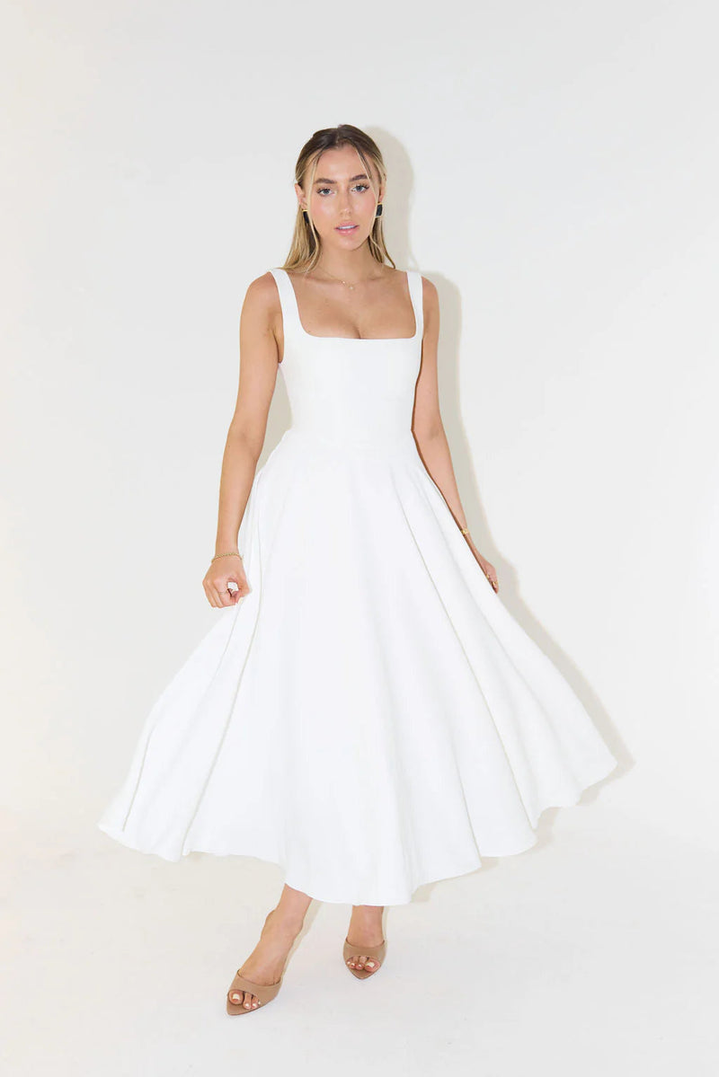 Well Tailored Dress with a Graceful Silhouette