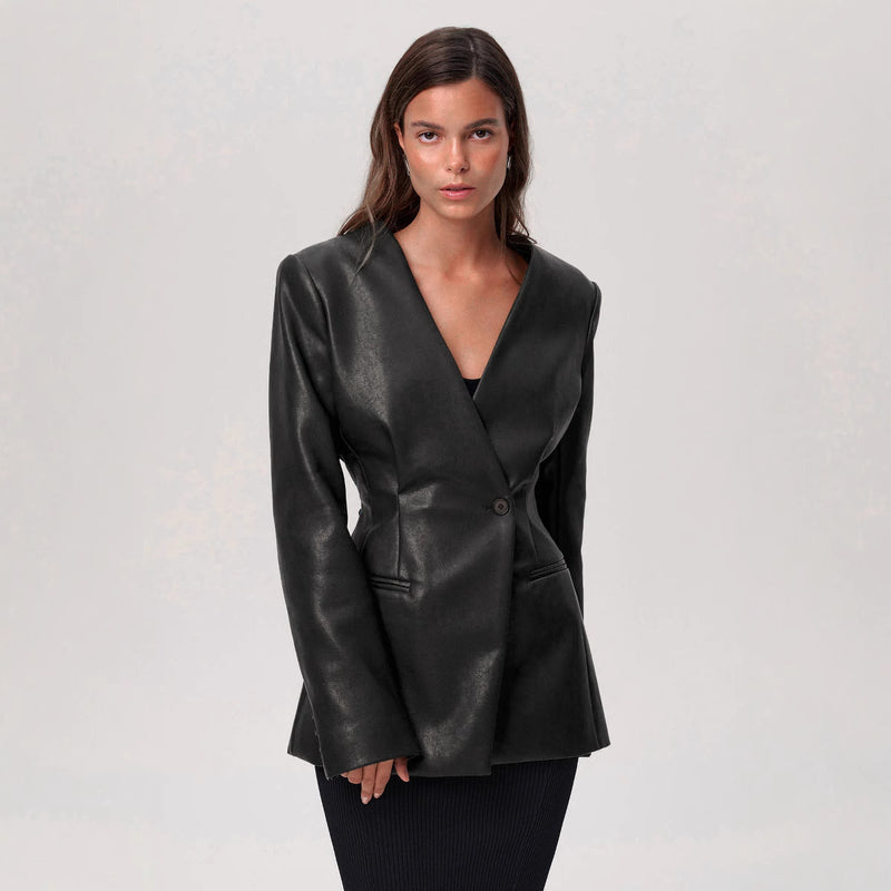 Gracefully Styled Coat for Any Occasion