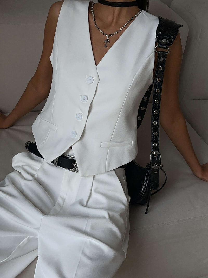 Effortlessly Elegant Garment with a Timeless Design