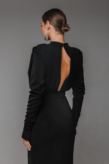Well Tailored Dress with a Graceful Silhouette