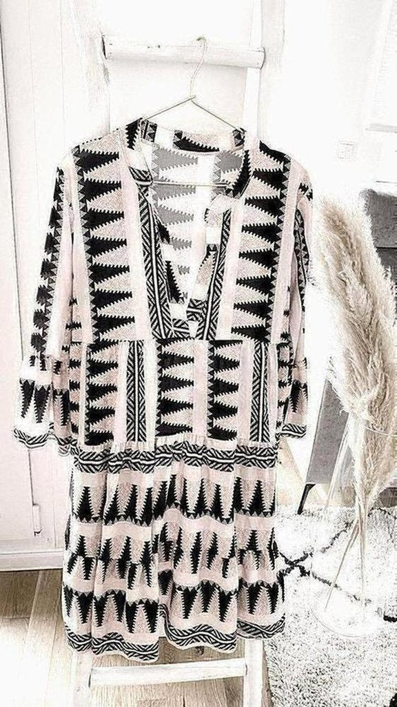 Classic Vintage Dress with a Flattering Fit