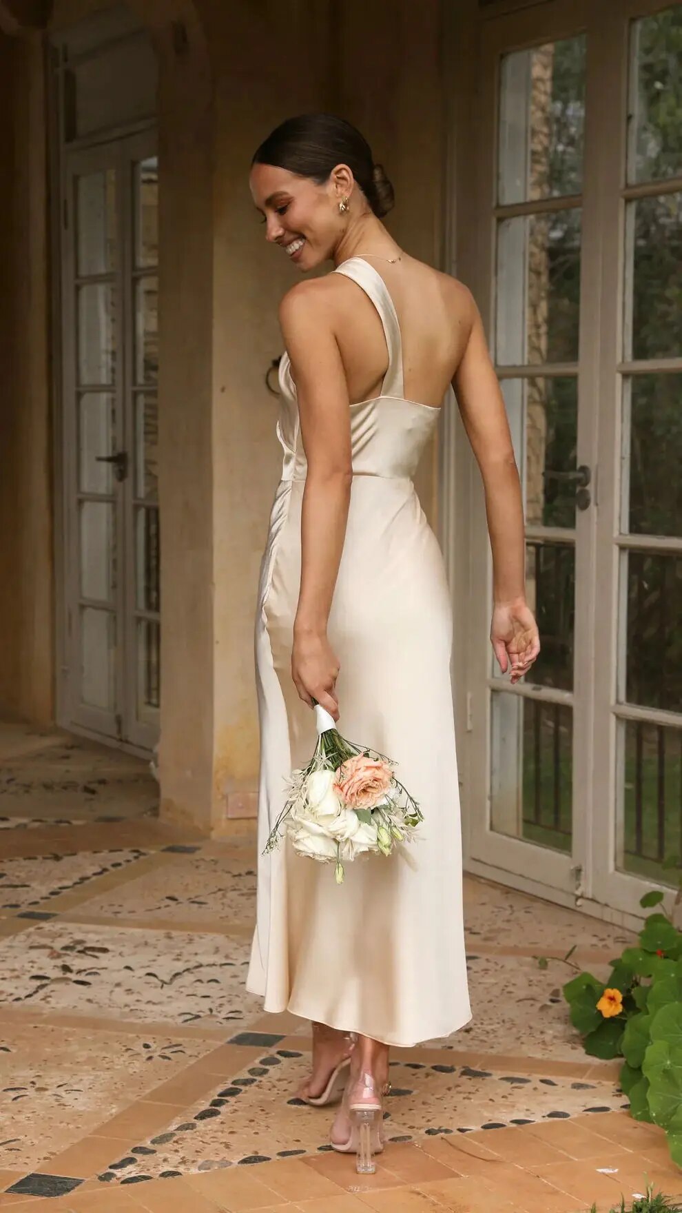 Beautifully Finished Dress in a Timeless Design