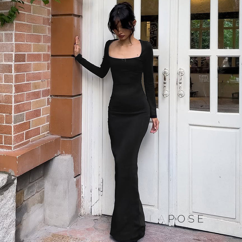 Well Tailored Dress with a Graceful Silhouette