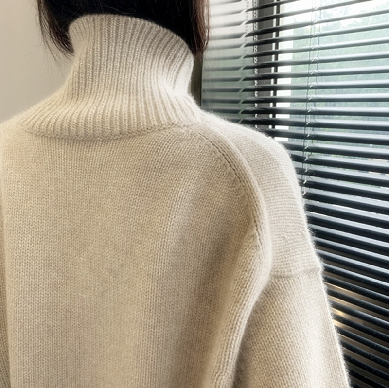 Well Tailored Sweater with a Graceful Silhouette