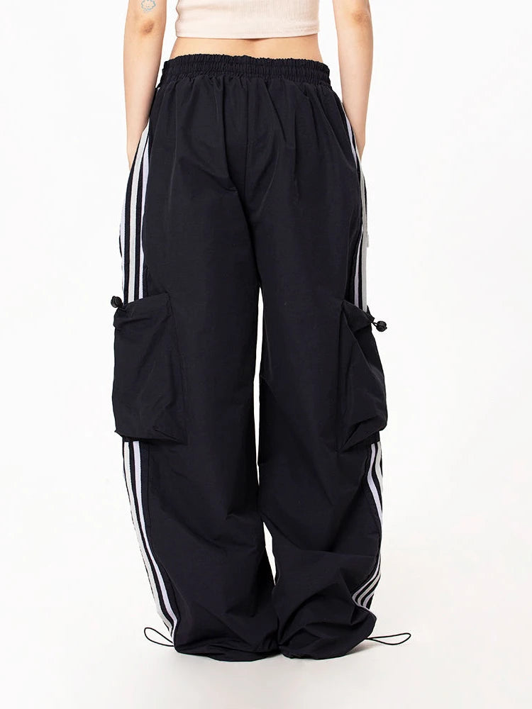 Effortlessly Elegant Pants with a Timeless Design
