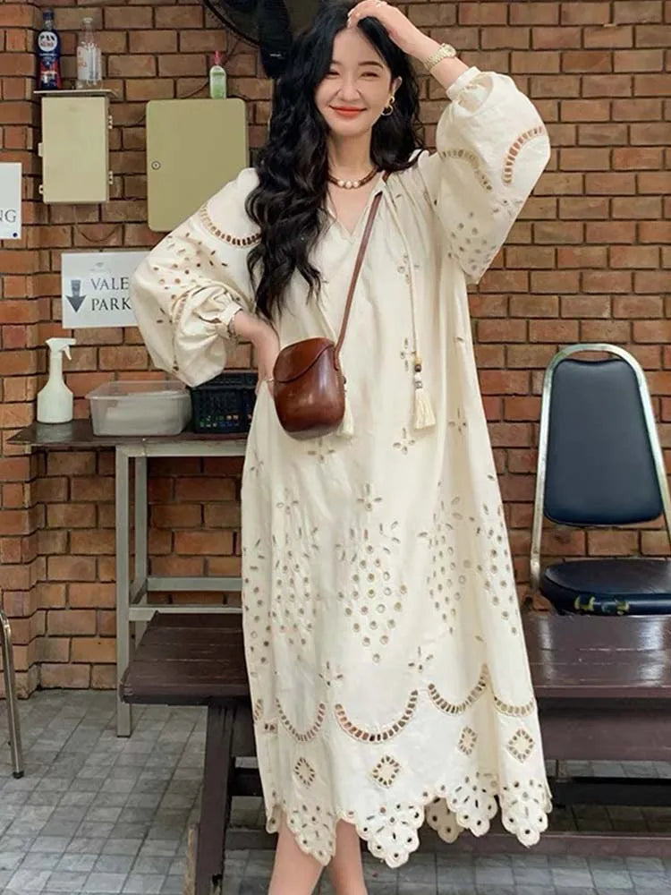 Beautifully Finished Dress in a Timeless Design