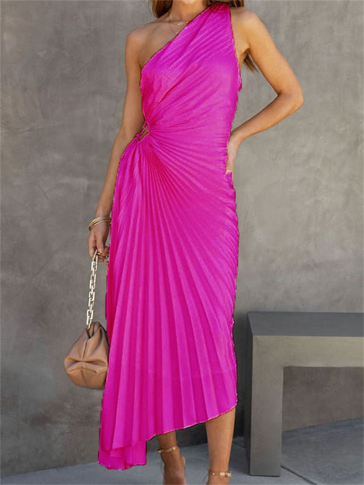 Well Tailored Dress with a Graceful Silhouette
