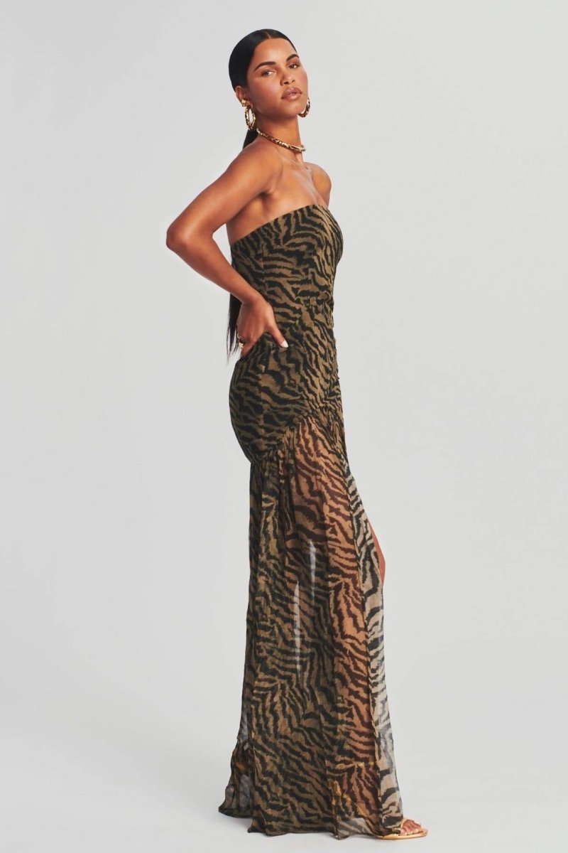 Beautifully Finished Dress in a Timeless Design