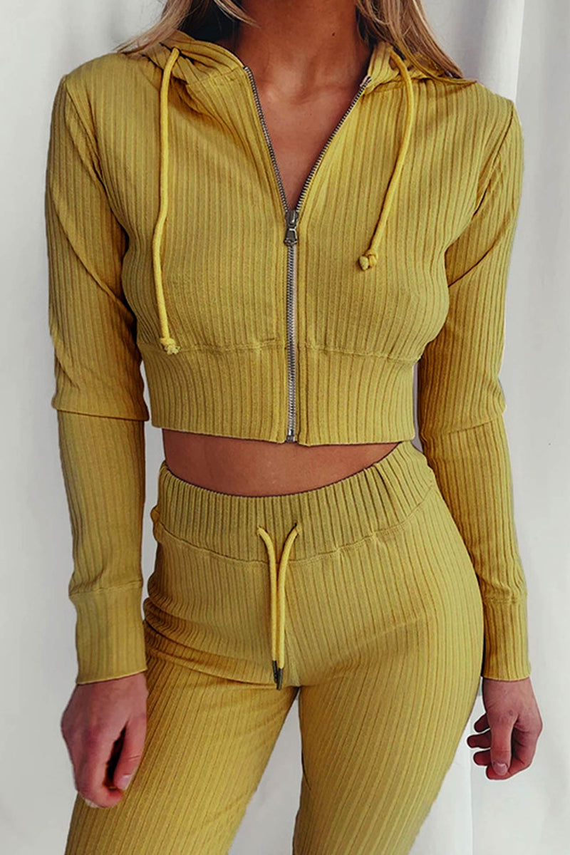 Effortlessly Elegant Pants with a Timeless Design