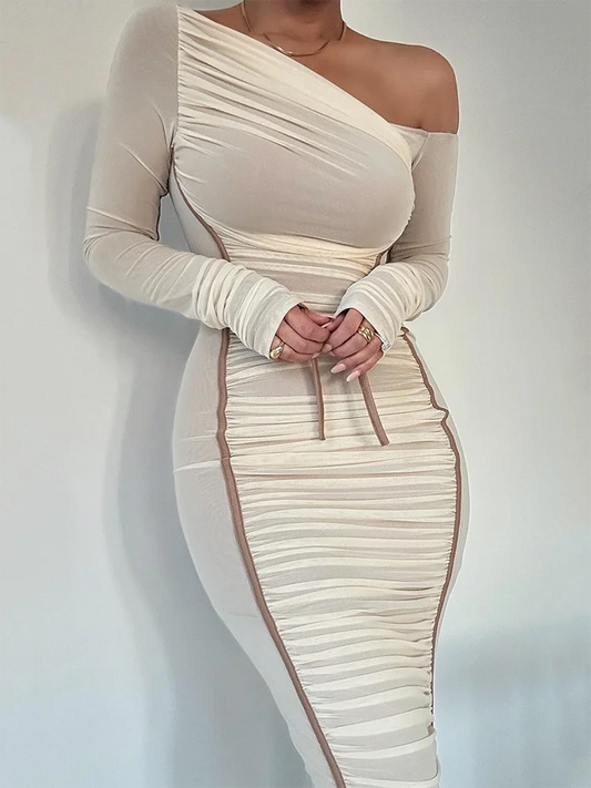 Well Tailored Dress with a Graceful Silhouette