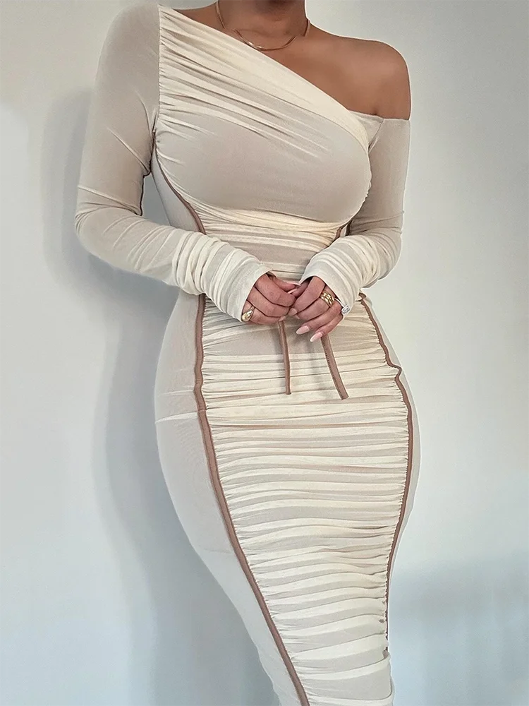 Well Tailored Dress with a Graceful Silhouette