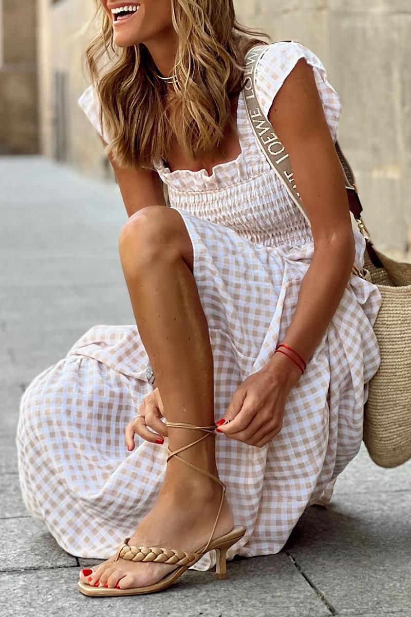 Beautifully Finished Dress in a Timeless Design