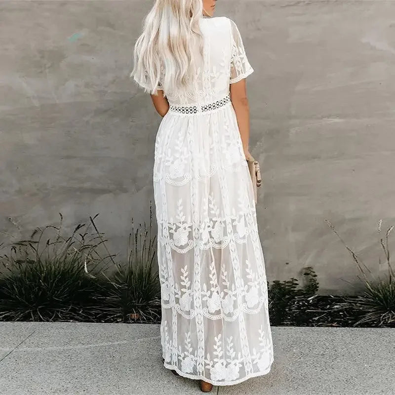 Beautifully Finished Dress in a Timeless Design