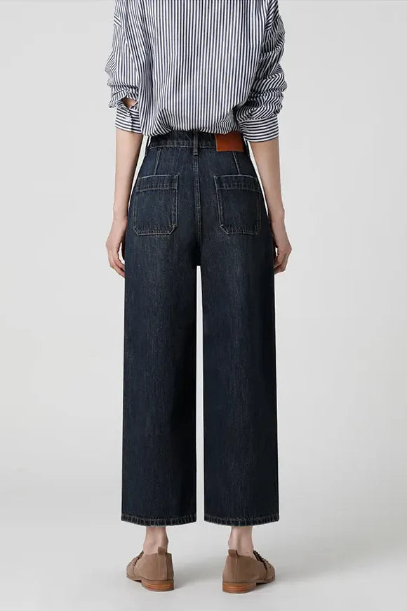 Sophisticated Garment with a Clean Classic Look