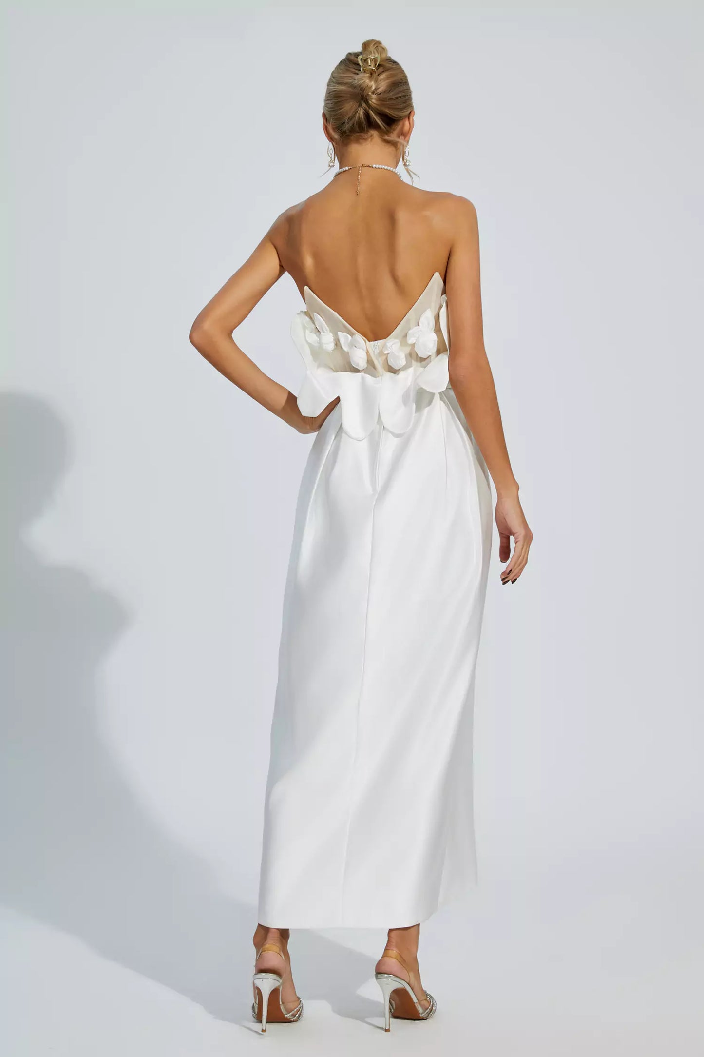 Beautifully Finished Dress in a Timeless Design