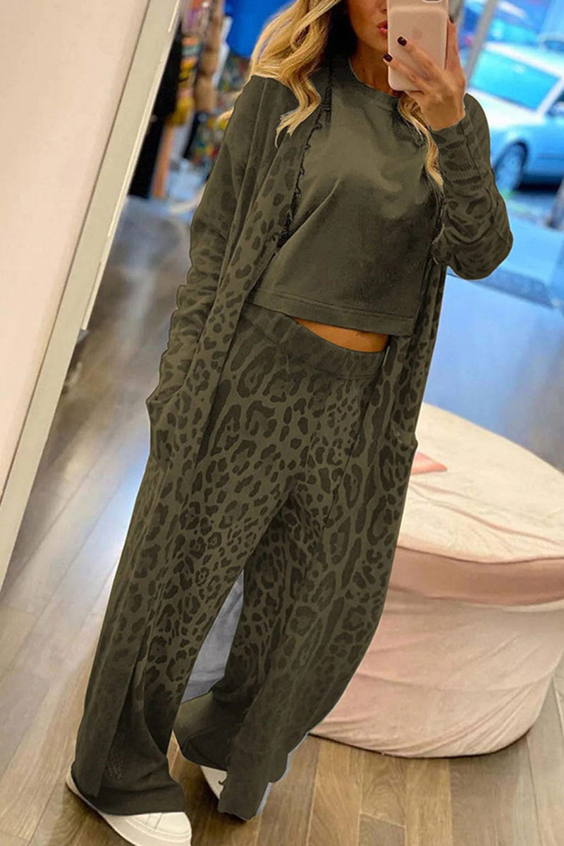Classic Vintage Cardigan with a Flattering Fit