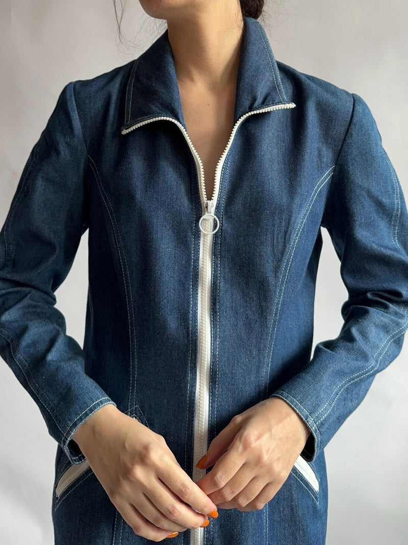 Classic Vintage Dress with a Flattering Fit