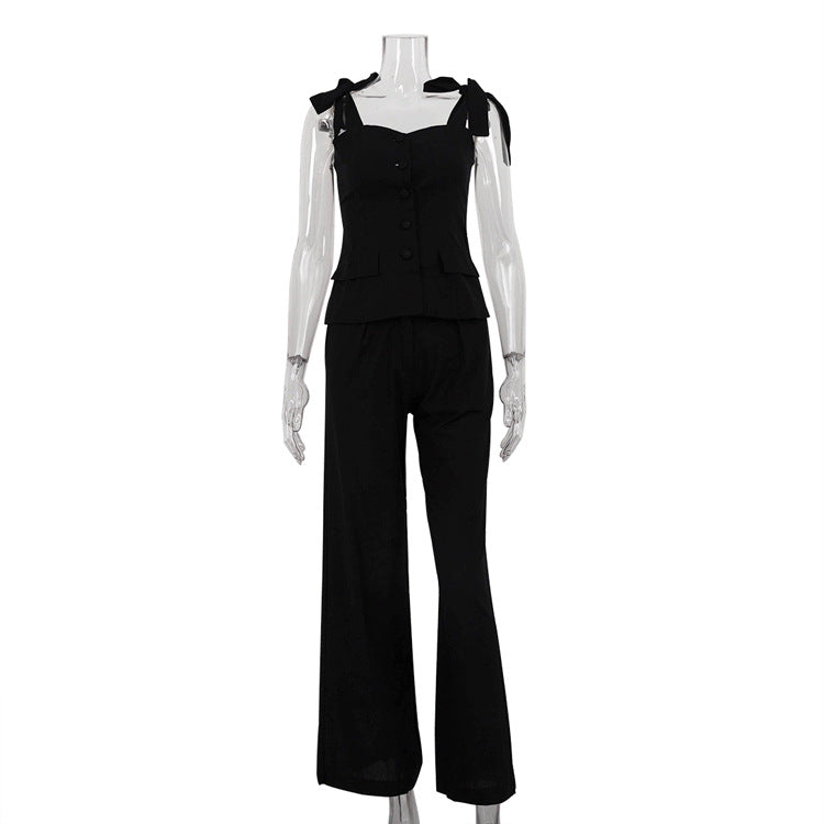 Effortlessly Elegant Pants with a Timeless Design