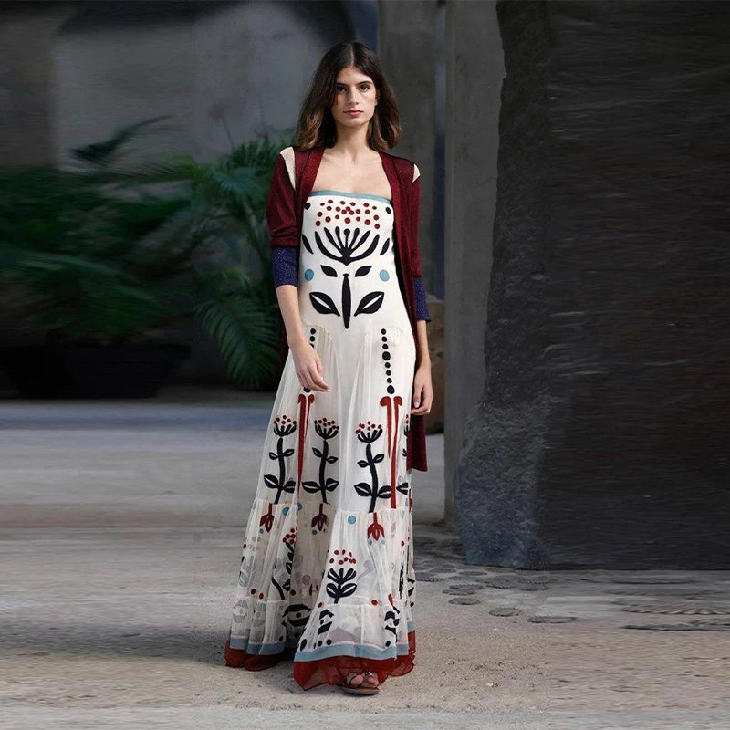 Beautifully Finished Dress in a Timeless Design