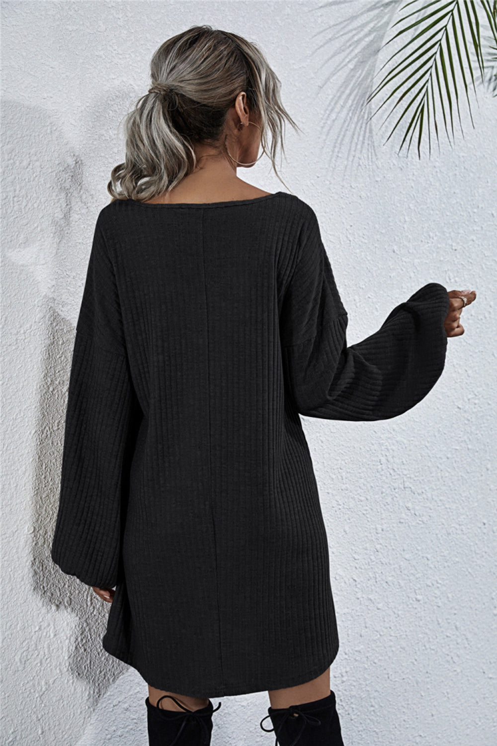 Beautifully Finished Dress in a Timeless Design