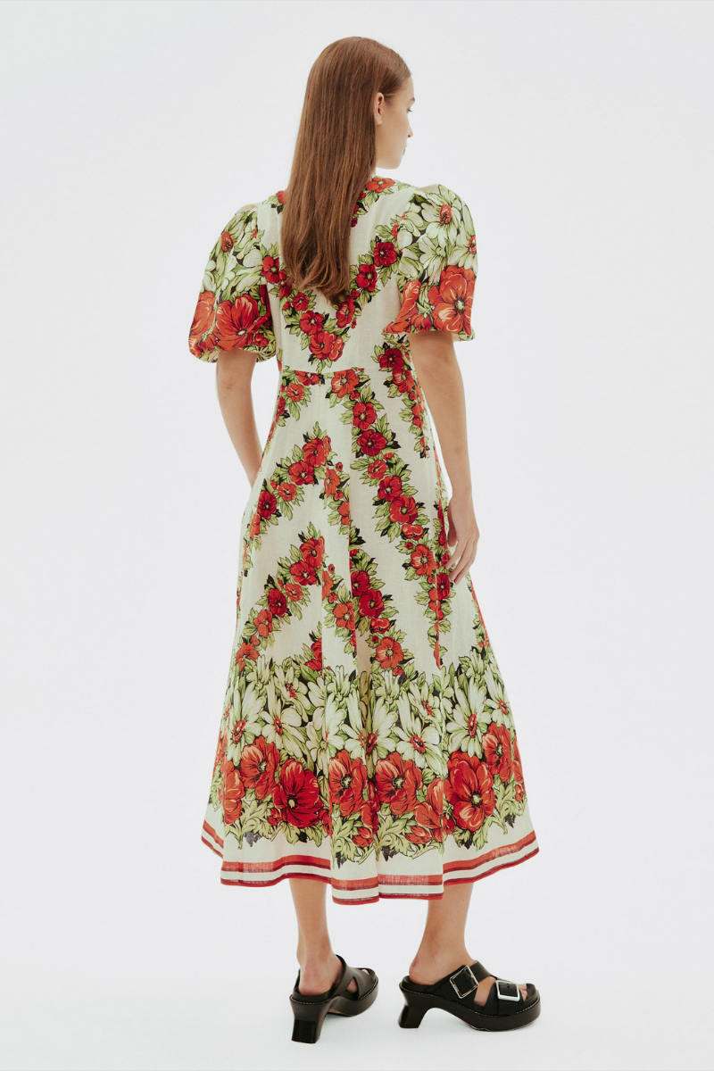 Well Tailored Dress with a Graceful Silhouette