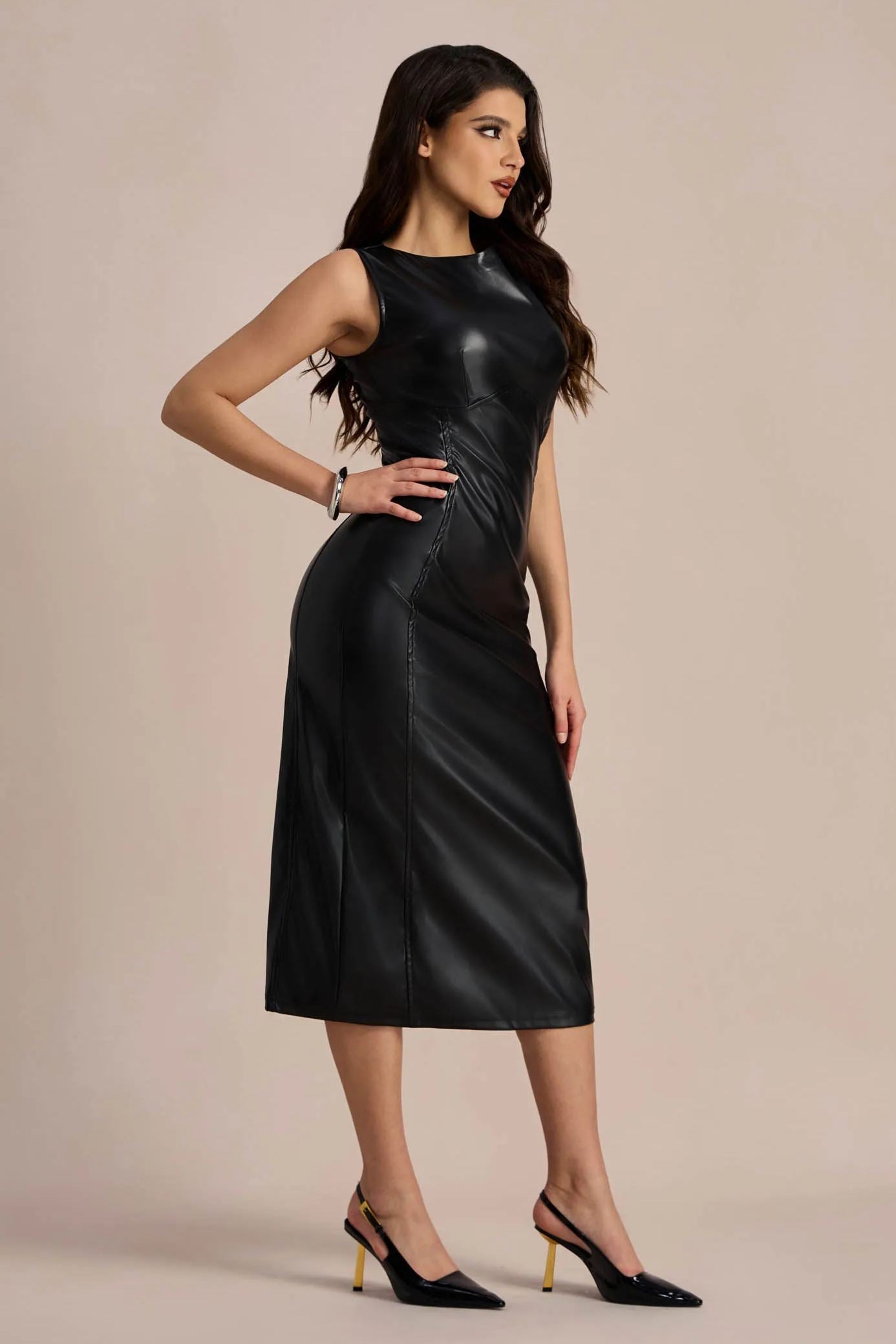 Effortlessly Elegant Dress with a Timeless Design