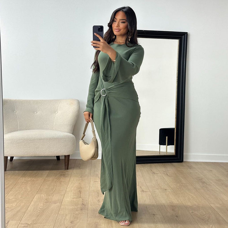 Well Tailored Dress with a Graceful Silhouette