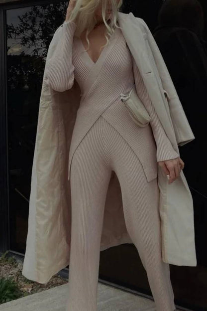 Effortlessly Elegant Sweater with a Timeless Design