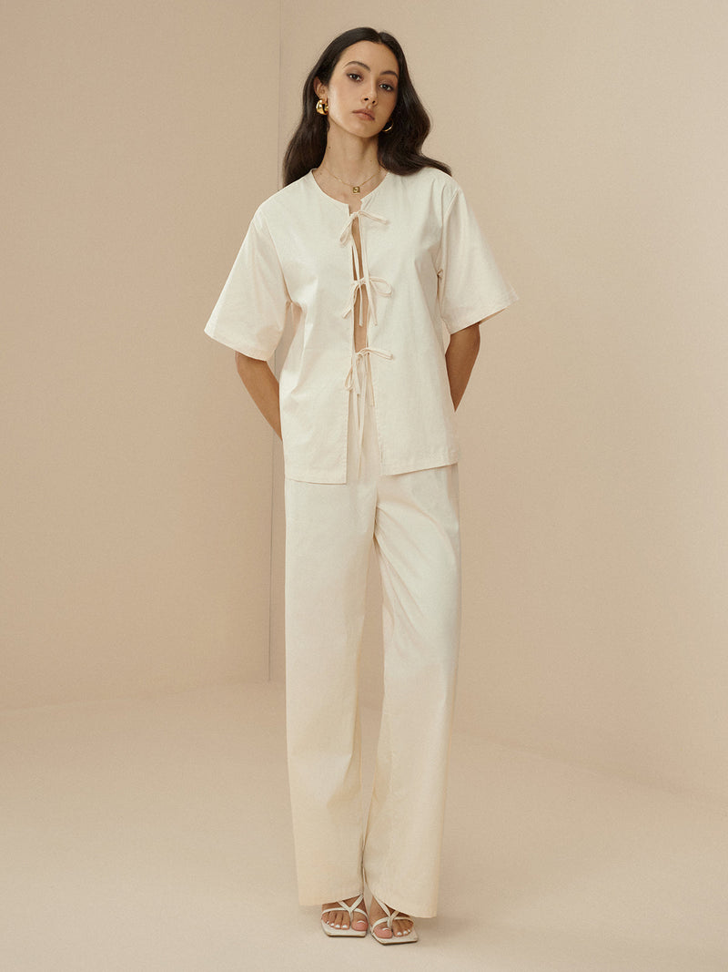 Effortlessly Elegant Pants with a Timeless Design