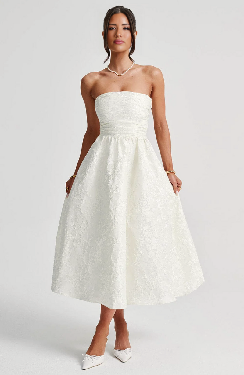 Gracefully Styled Dress for Any Occasion