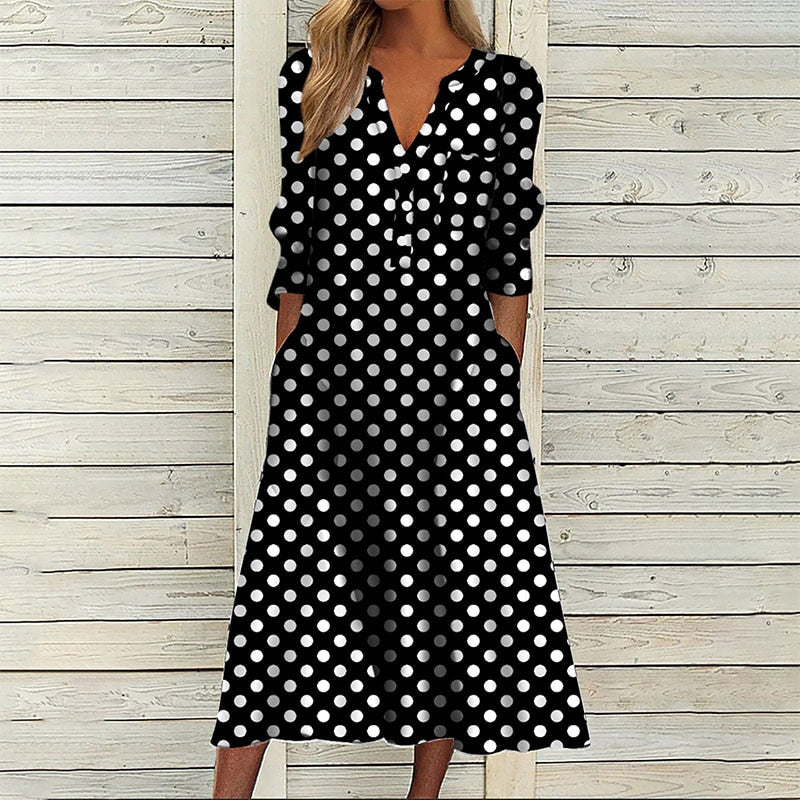 Beautifully Finished Dress in a Timeless Design