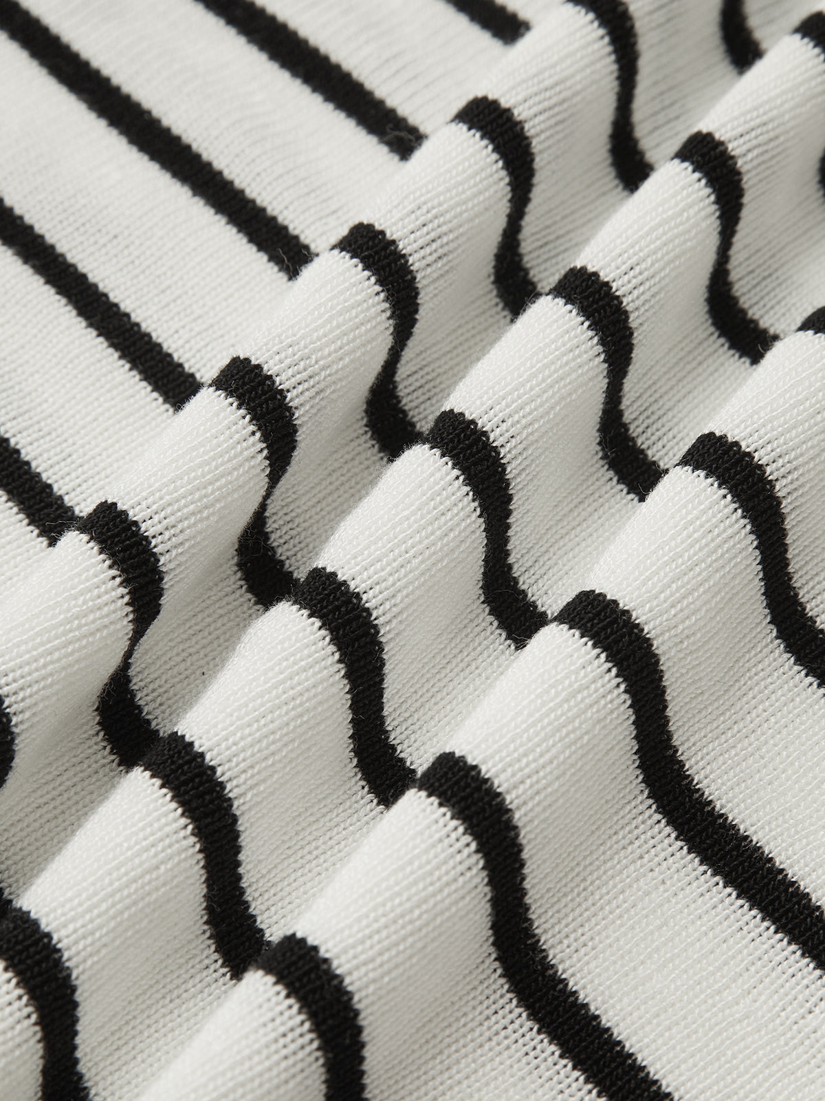 Effortlessly Elegant Sweater with a Timeless Design