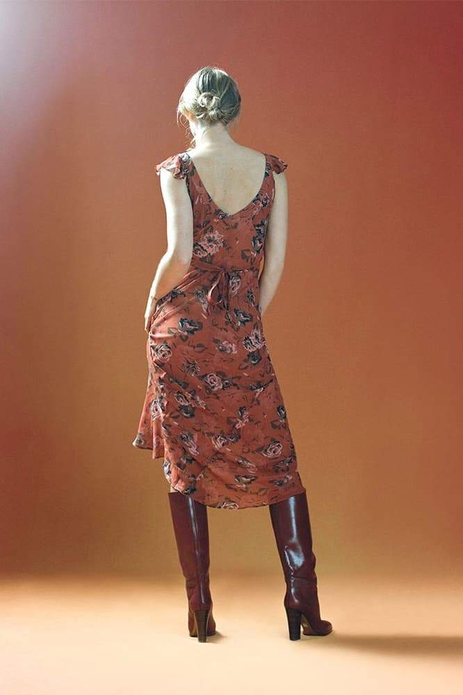 Well Tailored Dress with a Graceful Silhouette